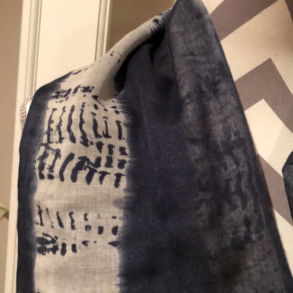 Bass Scarf - Picture 3 of 6